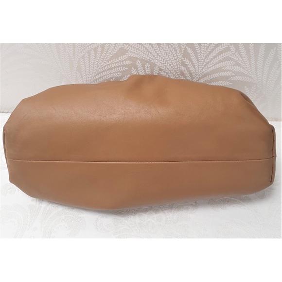 AUTH Bottega Veneta Camel Pouch Large Clutch Cloud Dumpling Calfskin Leather BV - Picture 2 of 8